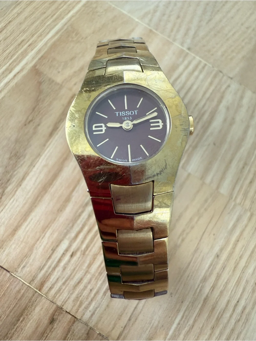 Tissot 1853 ladies round gold tone link bracelet Swiss watch NEW BATTERY